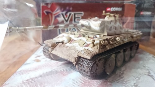 Corgi CC60210 PzKpfw V Panther Tank Ausf. G German Army 1945 Diecast Model NEW - Picture 2 of 6
