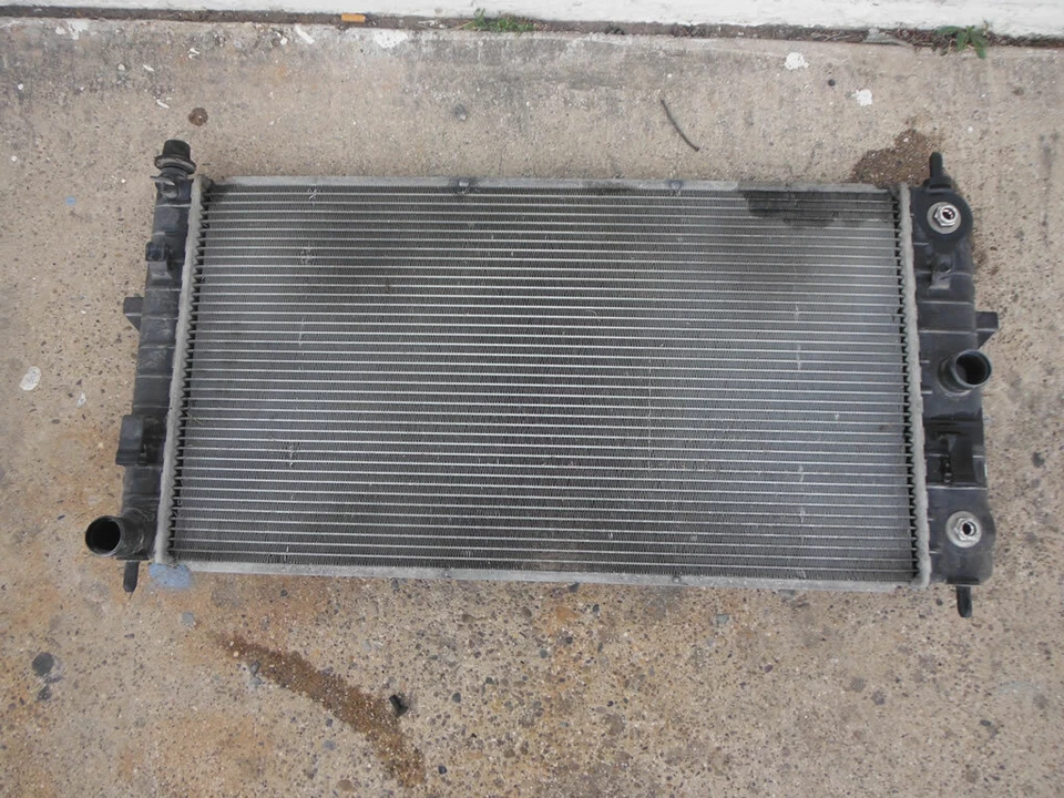 05-10 RADIADOR DE IONES SATURNO CHEVROLET COBALT PONTIAC G5 SIN FUGAS Foto 2 de 4