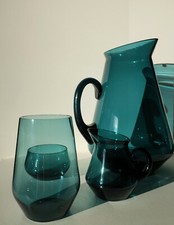 KAJ FRANCK Krug /Karaffe mit 6 Gläsern, Sahnekännchen, Zuckerdose. Farbe Petrol.