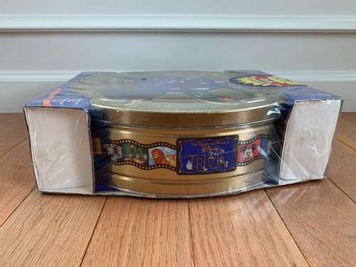 Maravilloso juego de mesa sellado de fábrica World of Disney Trivia, lata Mattel nuevo raro - Imagen 4 de 6