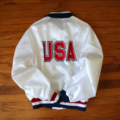 Chaqueta universitaria de los Juegos Olímpicos de Barcelona 1992 blanca satinada EE. UU. hecha en EE. UU. para hombre L - Imagen 7 de 7