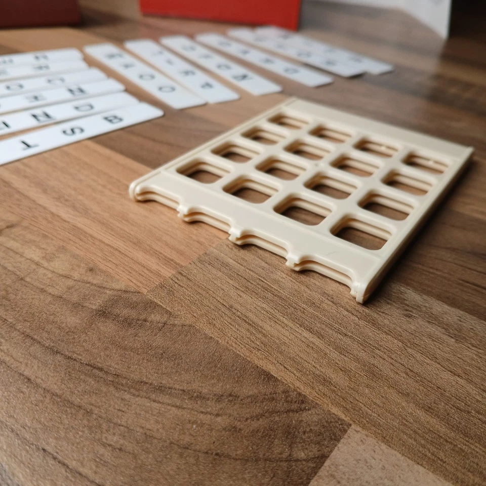 Vintage 1980 Complete Pocket Boggle Parker Brothers Portable Hidden Word Game - Image 4 of 4
