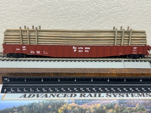 SOUTHERN PACIFIC - 65 ft DROP END MILL GONDOLA w/ RESIN POLE LOAD HO SCALE NEW - Image 3 of 4