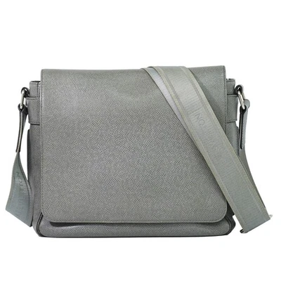 Sac bandoulière Louis Vuitton Roman PM M32700 Taïga Leather Messenger gris... - Photo 1/4