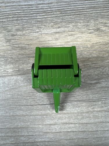 Ertl 1/64 John Deere 566 Round Baler With Plastic Round Bale - Picture 5 of 8