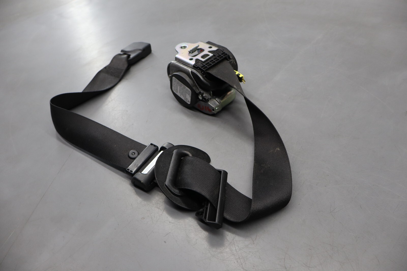 14-22 Maserati Ghibli Front Right Passenger Seat Belt Retractor OEM 627069500
