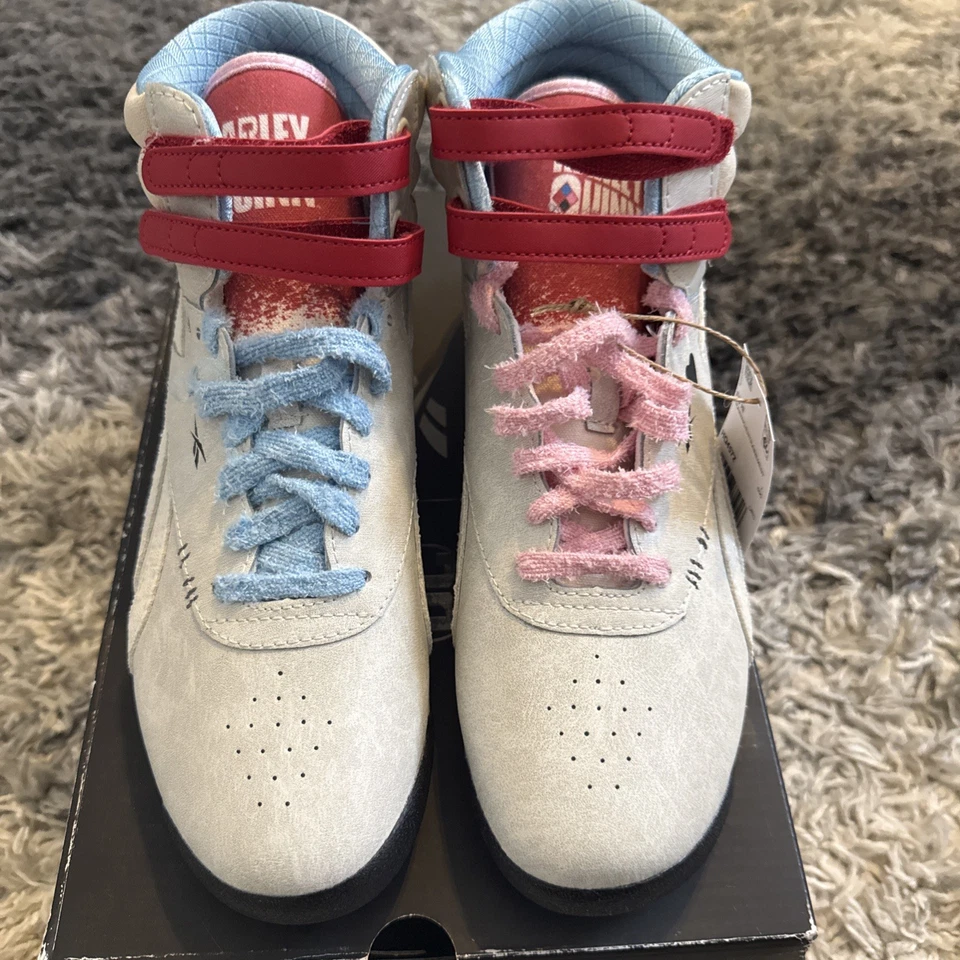 Reebok DC F/S Hi Harley Quinn White Blue Red Black HQ4572 Women Shoe Size 10 - Image 3 of 4