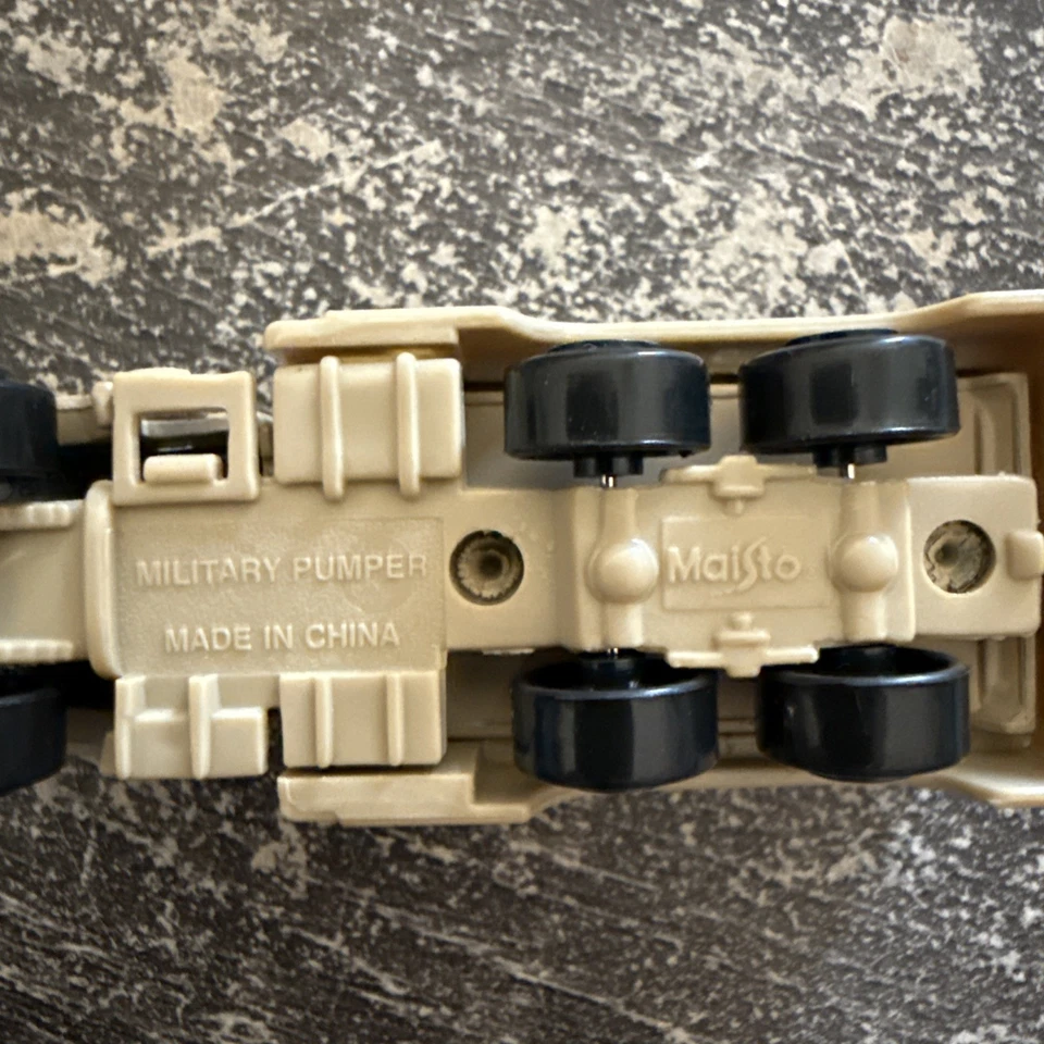 Camión bombeo militar Maisto GI Joe serie 1 juguete escala 1/64 M-923 A1 bronceado Foto 3 de 3