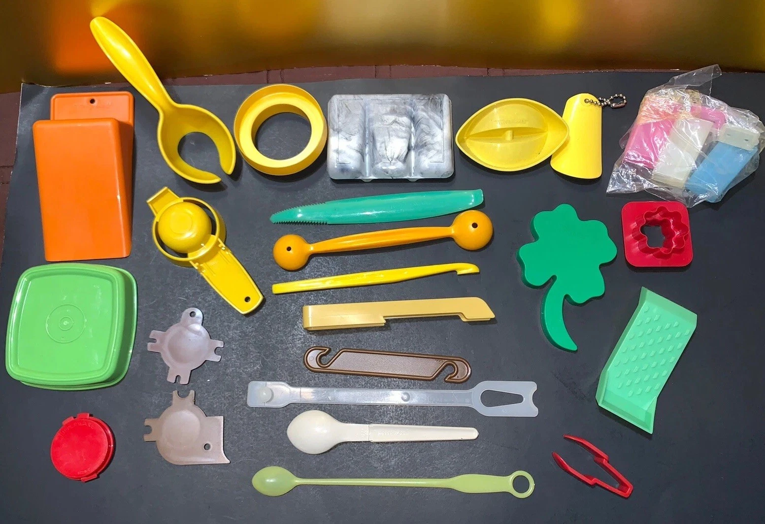 Tupperware Gadgets Mixed Lot-24, Citrus Peeler, Scoop, Scraper, Mini Grater,…NOS
Opens in a new wind