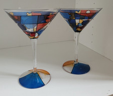 Set of 2 Vintage handpainted martini cocktail glasses - in excellent condition