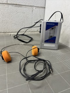 VINTAGE SANYO STEREO CASSETTE PLAYER PORTABLE WALKMAN M G7 RETRO ELECTRONICS
