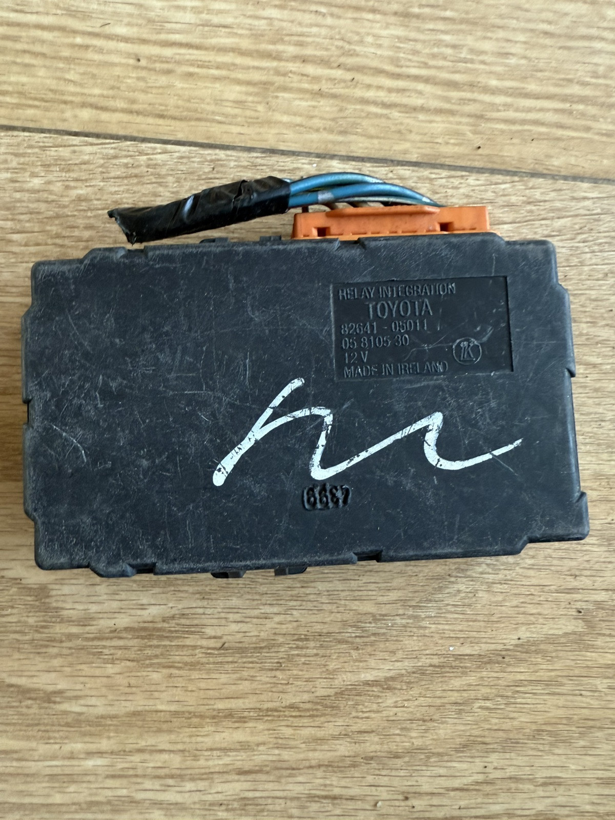 Toyota Avensis Control Module Unit Relay From Interior Fuse Box 82641-05011 Oem