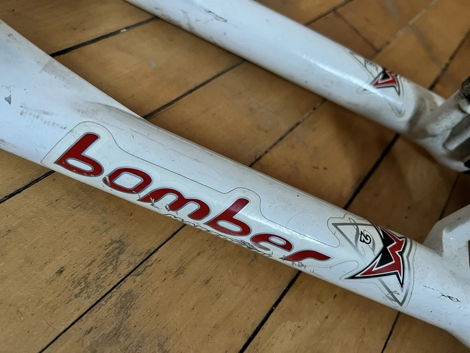 "Horquilla de suspensión para bicicleta Marzocchi Bomber Z2 26"" MTB 1 1/8"" sin rosca usada" Foto 4 de 4