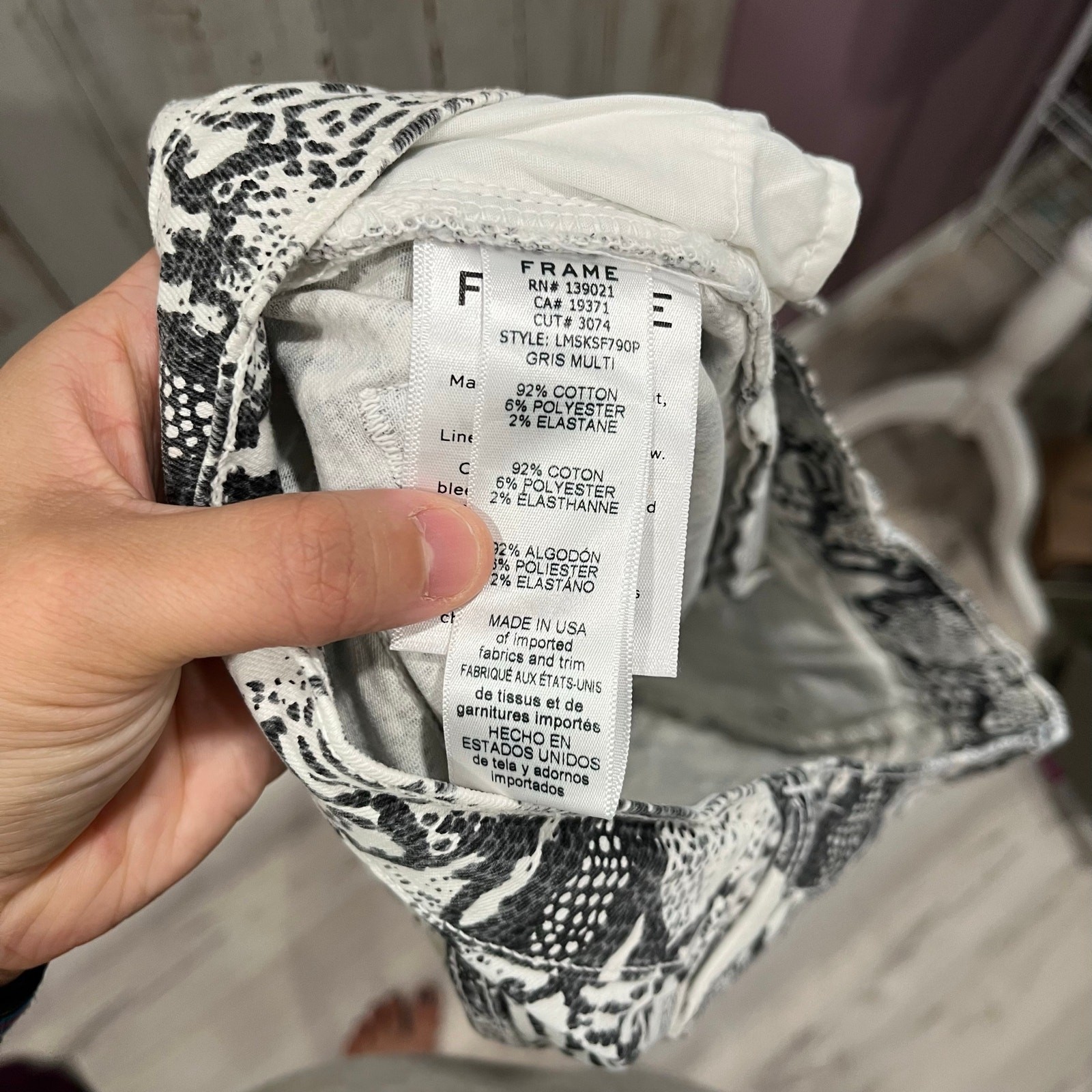 FRAME Le Mini Split Front Black Python-Print Deni… - image 4