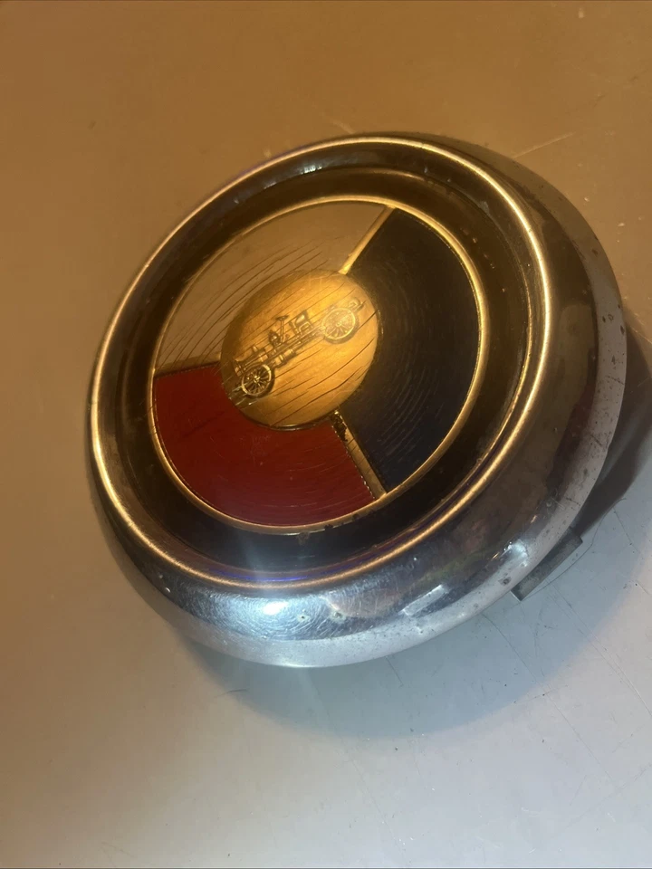 BUICK SUPER 8 STEERING WHEEL HORN BUTTON 原始设备制造商零件 #25442 — 第 2/4 张图片