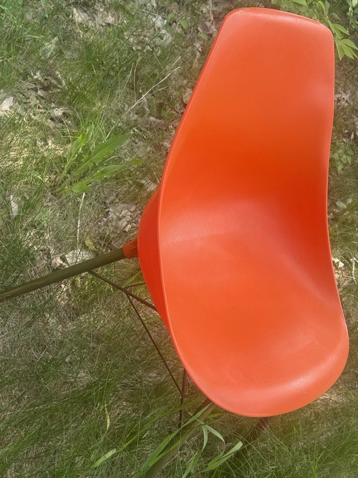 Cadeira MCM laranja moldada meados do século Scoop Chair - Estilo retrô Era Eames - Imagem 2 de 4