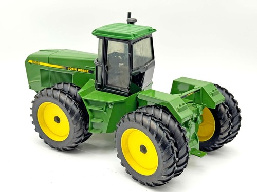 1/16 John Deere 8560 4wd Tractor With Duals - Picture 2 of 2