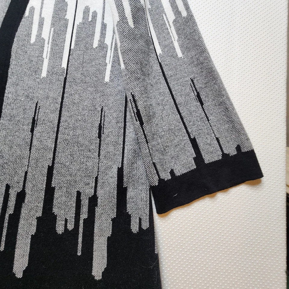 Cárdigan suéter Kasper para mujer pequeño blanco gris negro degradado frente abierto largo Foto 3 de 4