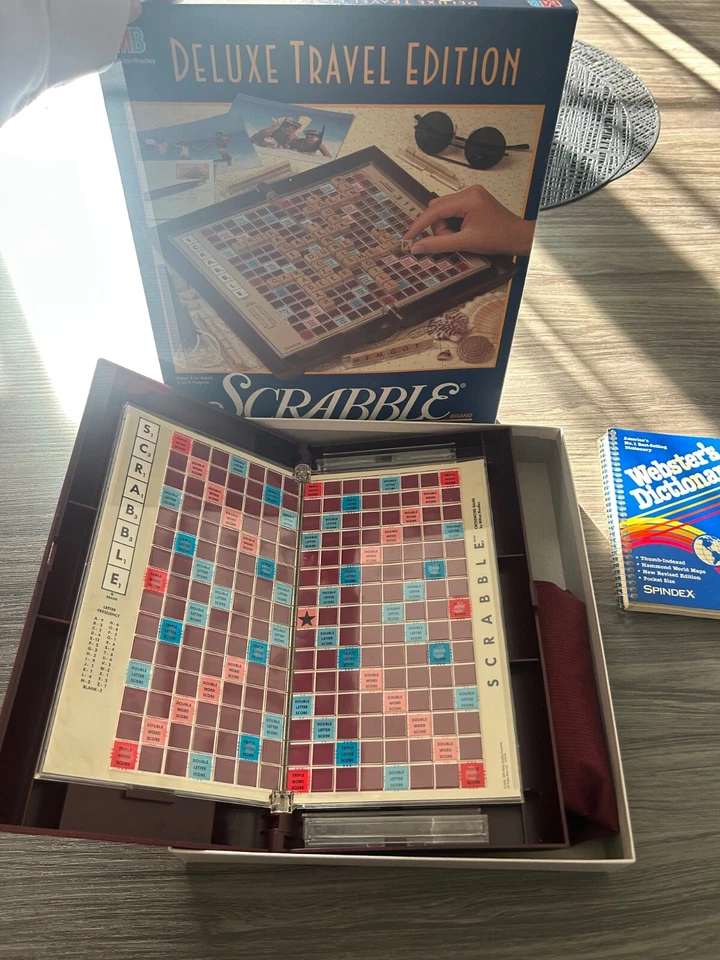 SCRABBLE DELUXE TRAVEL EDITION CROSSWORD GAME by MILTON BRADLEY #4121, 1990 - Image 3 of 3