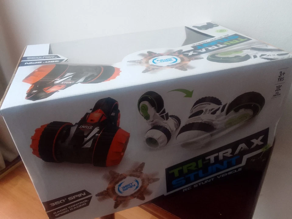 BRAND NEW IN BOX Tri-trax Radio Controlled Stunt Vehicle 360° Spins - Ideal Gift - Image 2 of 4