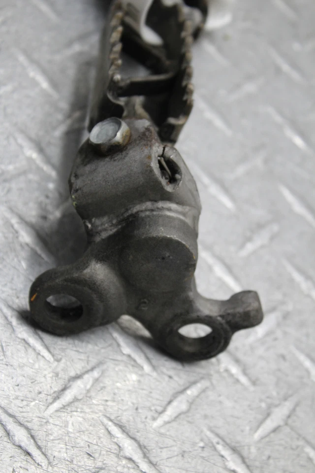 Yamaha IT400 1979 reposapiés izquierdo derecho clavijas  Foto 2 de 4