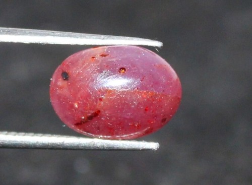 Cabochon rubis fuchsite poire : pierre précieuse australienne de 41 ct (40 x 20 x 6 mm) - France