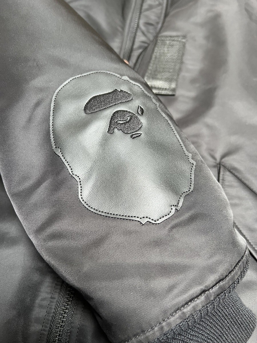 【たー】A BATHING APE MA-1ジャケット ホワイト A BATHING APE BAPE Logo Printed MA-1 Jacket White S | PLAYFUL