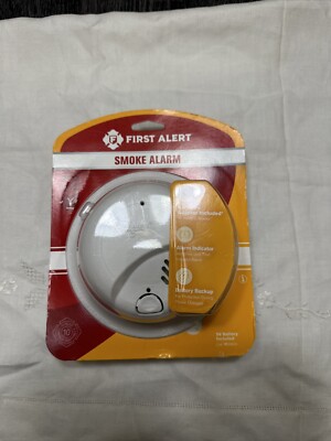 First Alert  9120B Smoke Detector / Alarm Hardwired AC  w/Battery Backup NEW