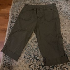 Sonoma Life  Style Womens Capri Cargo Pants Sz 6 28"W x 16.5"L Green Roll Tab