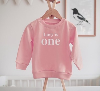 Sweatshirt personalisiert Name Geburtstag bestickt, One Two Three Four Five Shirt