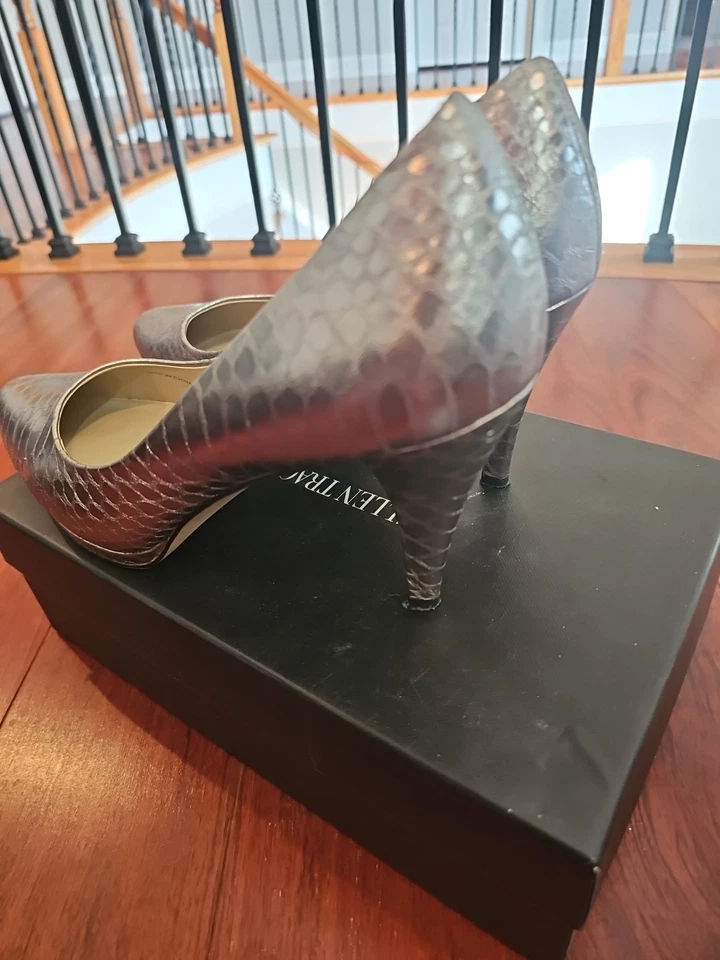 Zapatos de salón Ellen Tracy GUNMETAL estampado de serpiente tacón alto Cody para mujer 11 m vacaciones  Foto 2 de 4