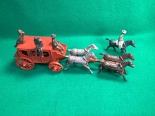 VINTAGE REL STAGECOACH WITH HORSES AND FIGURES