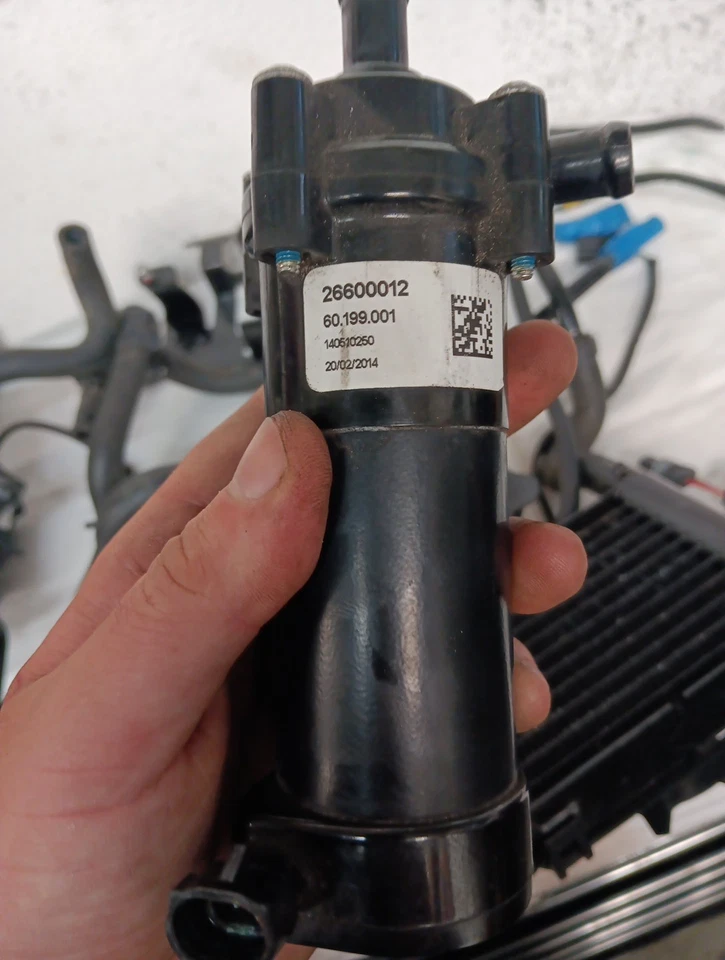 2016 Harley-Davidson Cvo Streetglide Cooling System Assembly With Hoses Foto 2 de 4