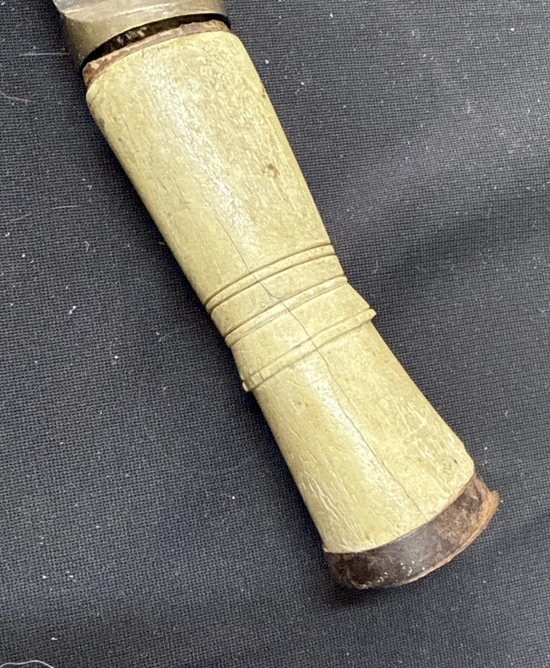 Antigua India kukri mediados del siglo XX. Longitud con funda 39cm. Con 2 miniaturas pequeñas Foto 4 de 4