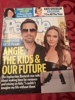 People Magazine August 2009 - Brad Pitt, Angelina Jolie