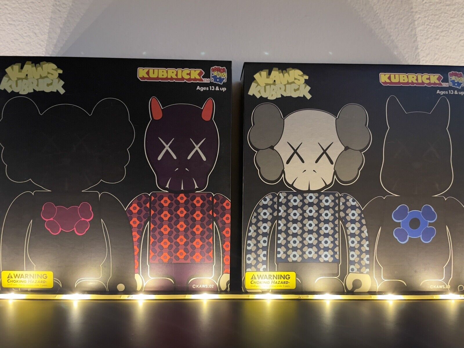 KAWS MEDICOM TOY KUBRICK BUSSTOP 3\n\n未開封即購入OKです