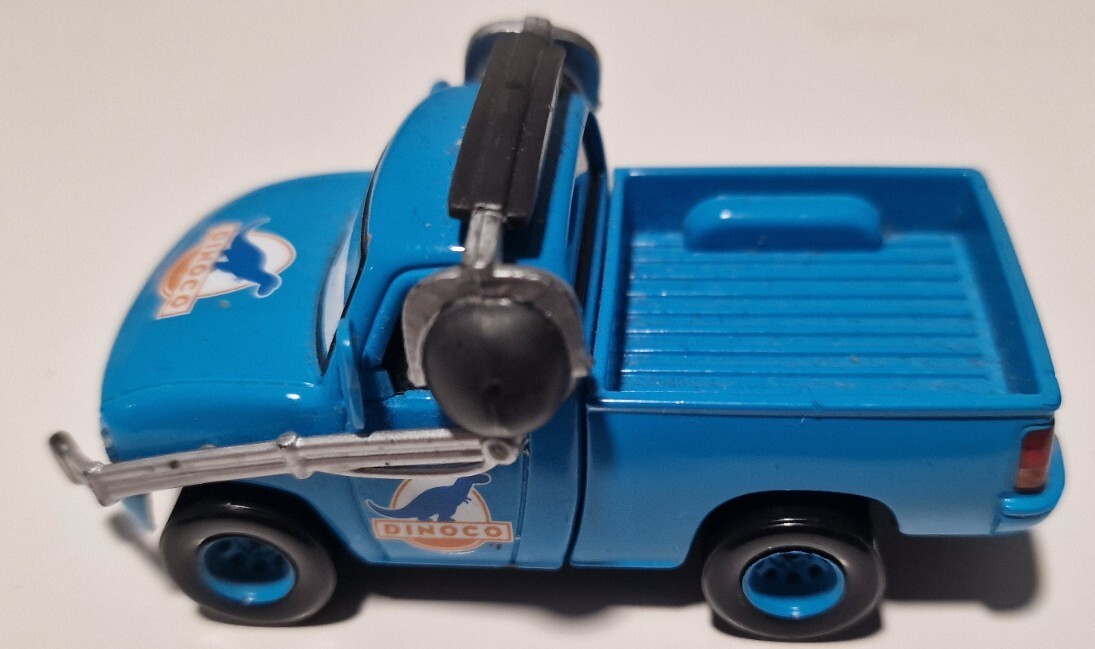 Disney Pixar Cars DINOCO CREW CHIEF WITH HEADSET 1:55 DIECAST