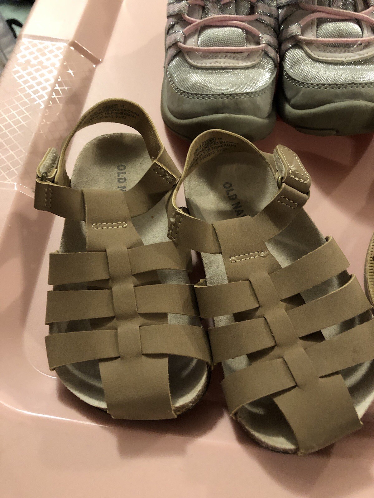 Lotto di 4 paia di sneakers e sandali per bambina taglia 7 8 OshKosh Oldy