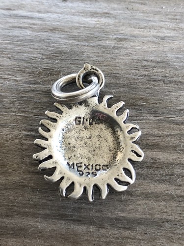 Small Smiling Sun Face Sunshine 925 Sterling Silver Charm Celestial 3.83 Grams - Picture 2 of 2