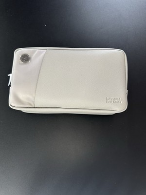 Lufthansa First Class Amenity Kit Kulturbeutel Tasche grau 
