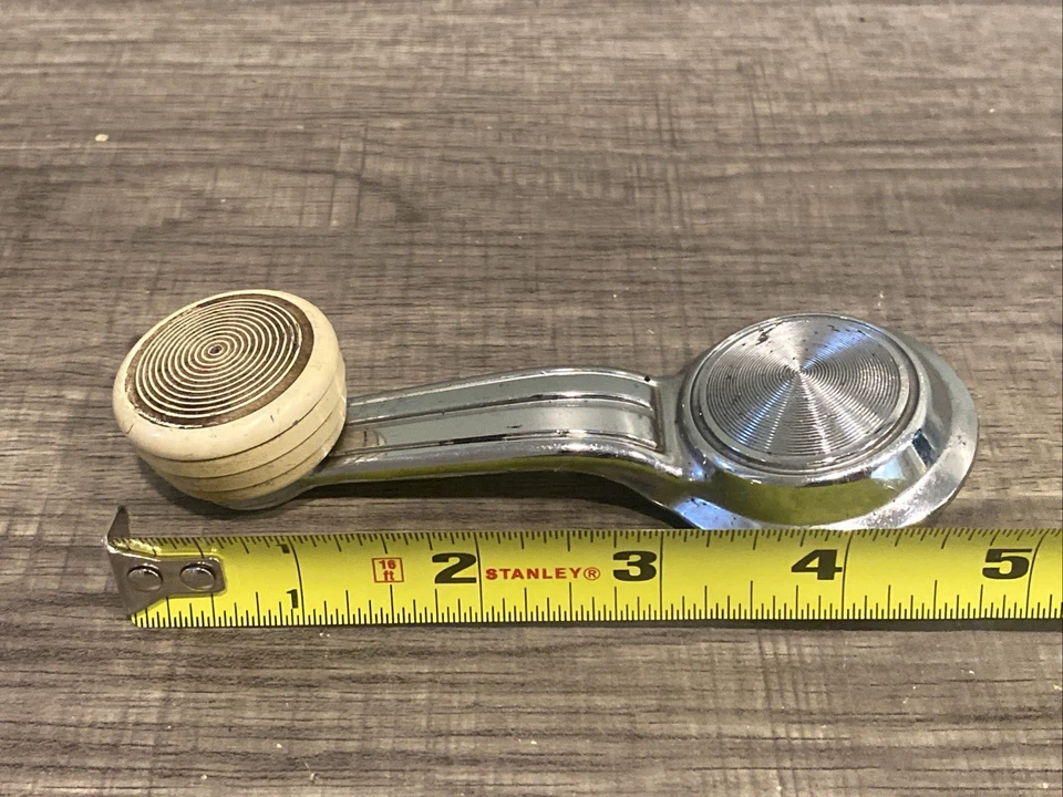 Оригинальная винтажная рукоятка окна GM Chevy 1967-1972 годов выпуска 715291 - Изображение 4 из 4