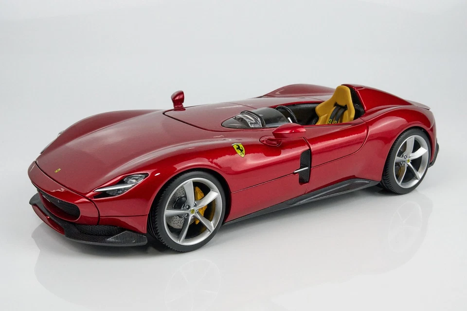 Bburago - 1:18 Ferrari Monza SP1 Red Signature Edition - Image 4 of 4