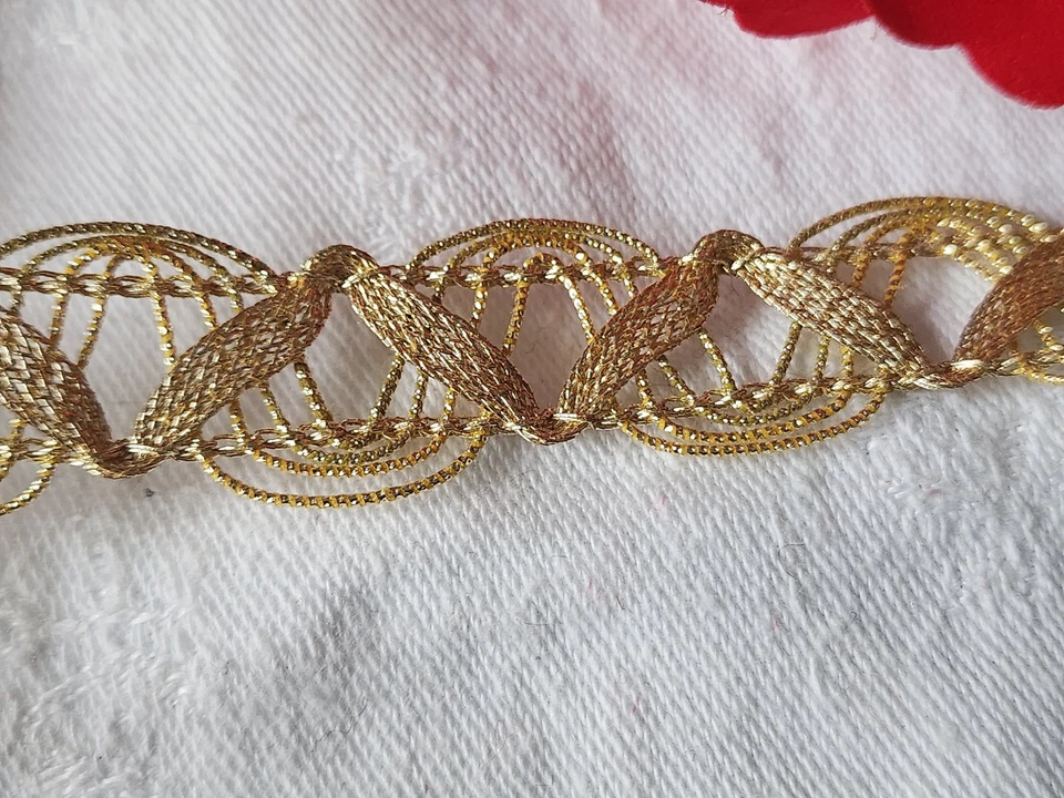 Dentelle ancienne vintage or doré au métre sur 1,6 cm A5 - Photo 4/4