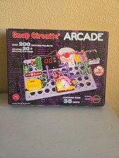 Snap Circuits ARCADE Electronics Kit 200 Projects 35 Parts Ages 8