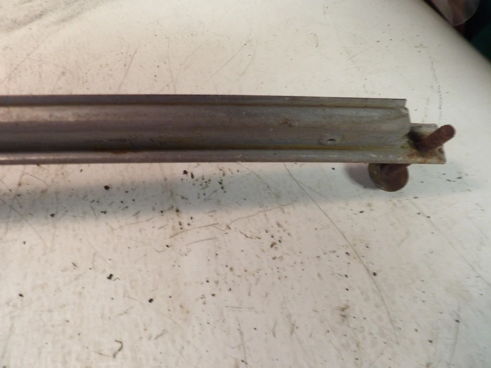 Chevrolet Corvair 1966 ventana lateral izquierda, ventana de ventilación para modelo convertible Foto 4 de 4