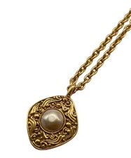 Chanel Long Chain Pearl Necklace JHt17