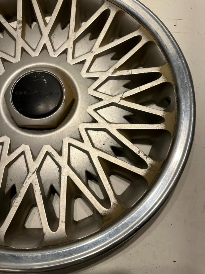 Chrysler Concorde LHS 1993-1995 New Yorker 15" tapacubos 4616242 OEM plateado Foto 3 de 4