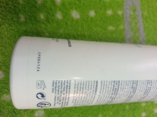 RoC multi-action make-up remover milk with light texture refreshes the skin 400 - Picture 2 of 11