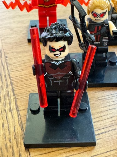 8 Marvel Lego Minifiguren Flash/Loki/Venom/Zod/Hawkeye/Deadpool/Nightwing/grün - Bild 2 von 9