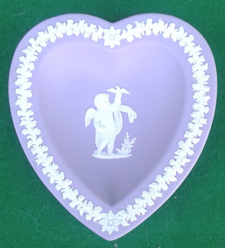 WEDGWOOD LILAC JASPERWARE HEART SHAPED TRINKET DISH. - Picture 3 of 7